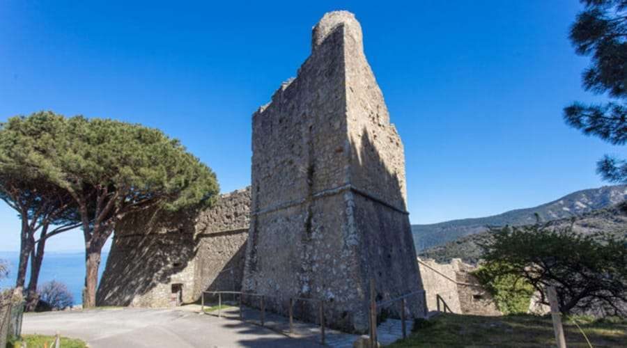 Fortezza-Pisana-900x500